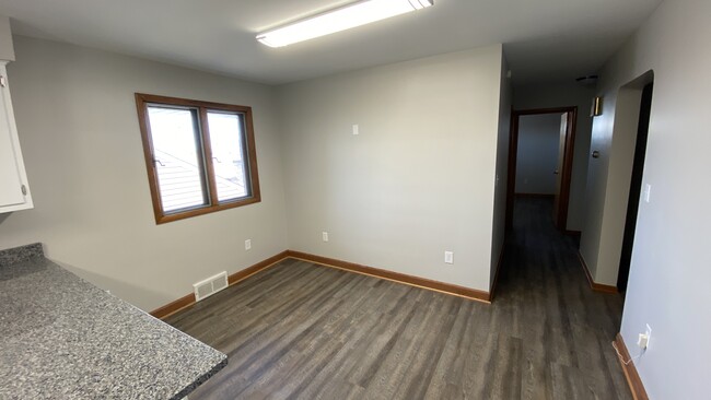Foto del edificio - 509 E 3rd Ave