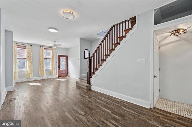 Foto del edificio - 1039 W Russell St