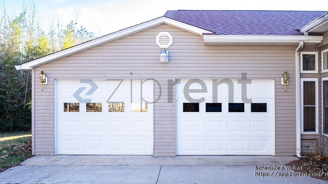 Foto del edificio - 1108 Lone Oak Rd