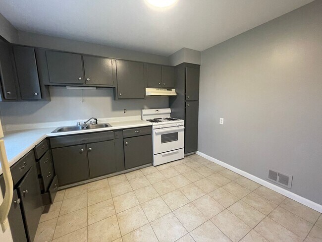 Foto del edificio - 1391-1393 Hazlett Rd - (05118)