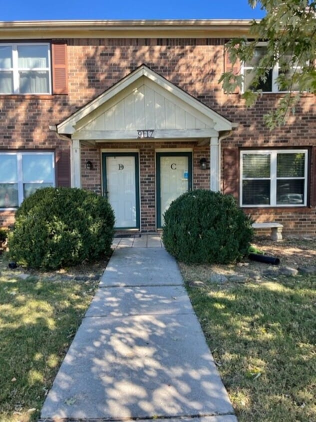 West Knoxville! Short or long term lease options available . 2 bedroom with additional large bo... - West Knoxville!  Short or long term lease options available .  2 bedroom with additional large bo...