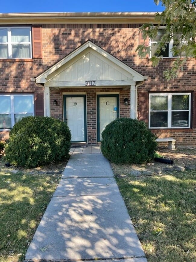 West Knoxville! Short or long term lease options available . 2 bedroom with additional large bo... - West Knoxville!  Short or long term lease options available .  2 bedroom with additional large bo... House