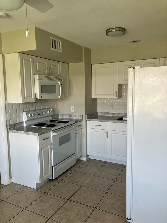 Foto del edificio - 5774 Gallatin Ln
