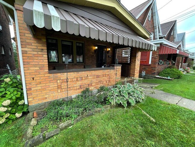 Building Photo - 344 Fernhill Ave