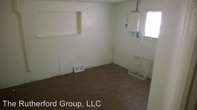 Building Photo - 1316 Mendell Dr