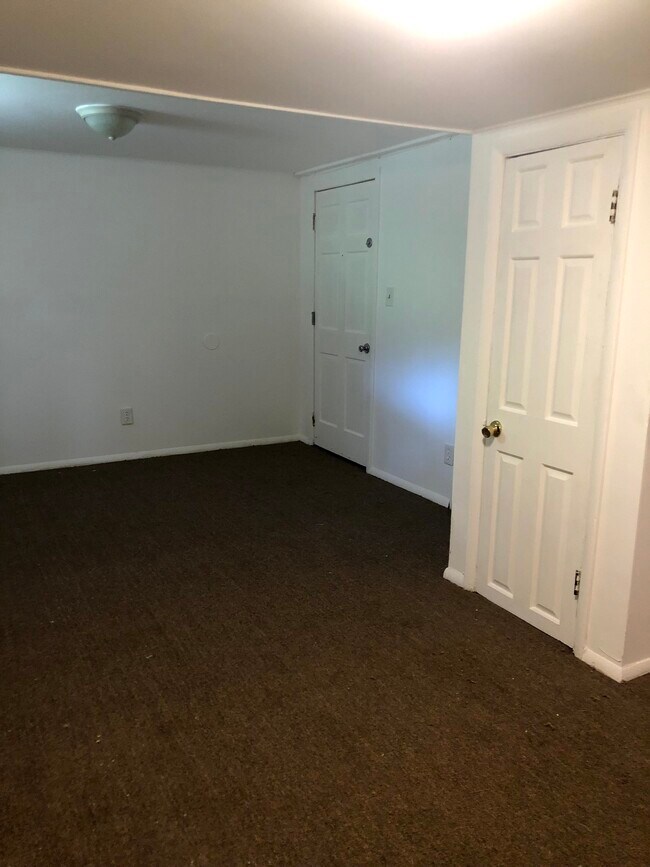 Main room - 15 Crown Ter