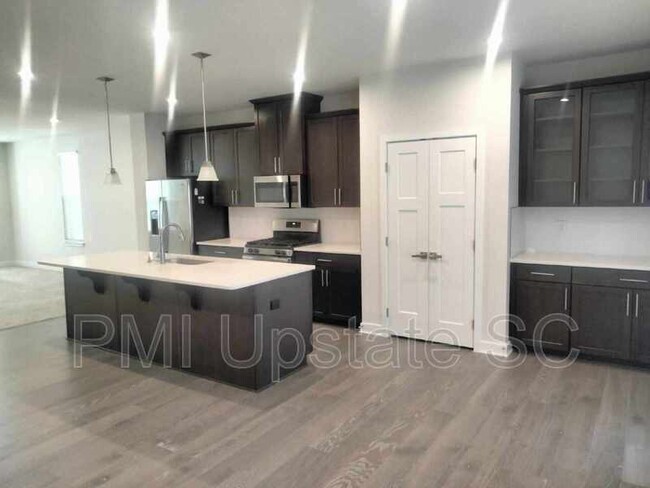Building Photo - 107 Glen Alpine Way