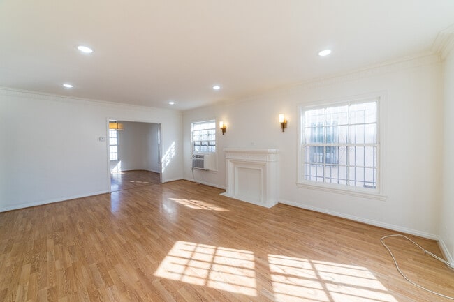 Building Photo - 452 S New Hampshire Ave