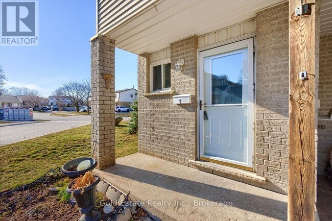 Building Photo - 125 Sekura Crescent