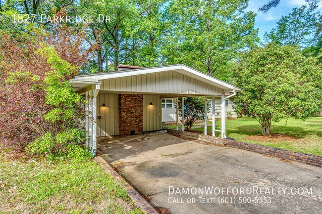 Building Photo - 1827 Parkridge Dr