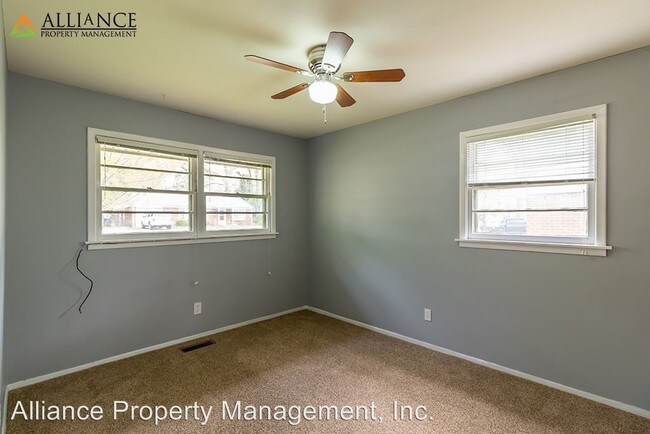 Building Photo - 1509 Hillcrest Drive