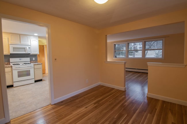 Dining room - 221 School St