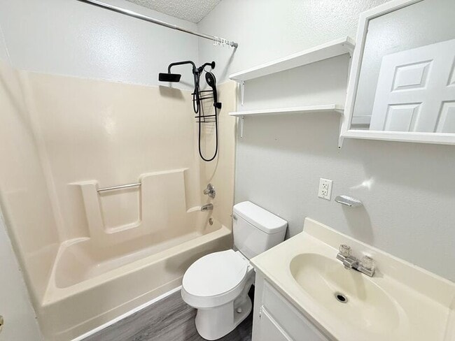 Building Photo - 820 W Jordan St