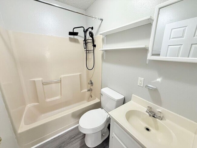 Foto del edificio - 820 W Jordan St