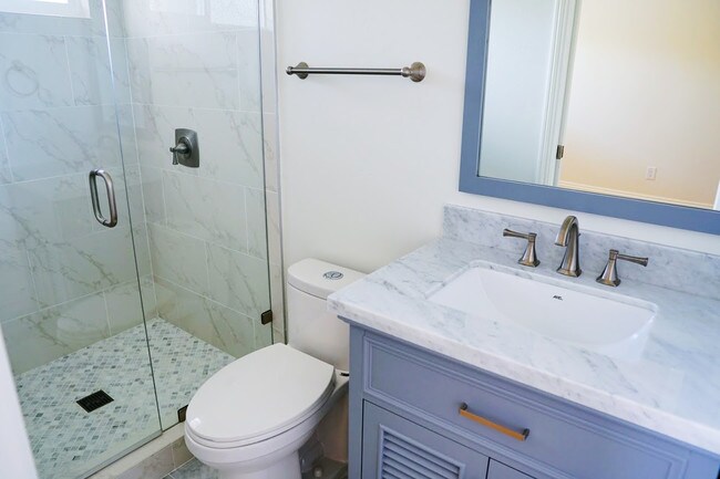 4474 bathroom - 4474-4476 Estrella Ave