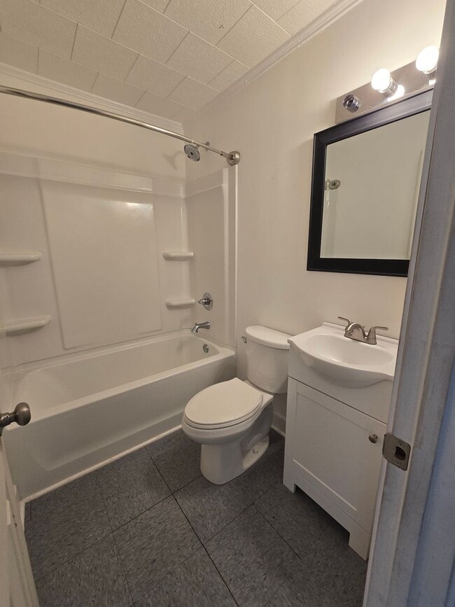 Building Photo - NEW LISTING!!!!!