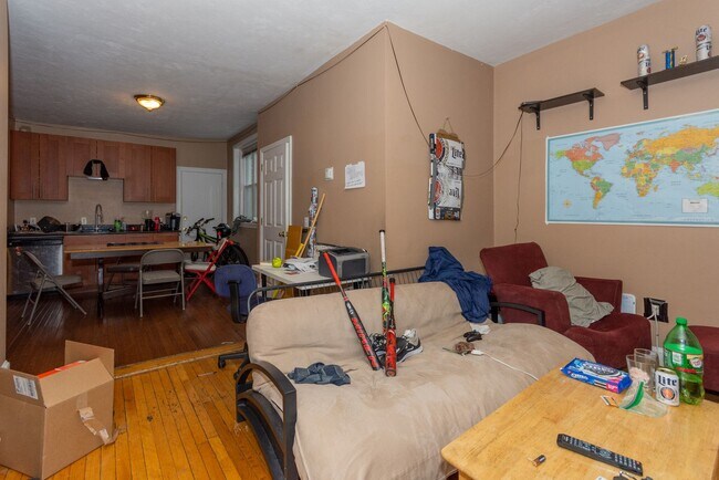 Foto del edificio - 4 bed right on greenline in allston