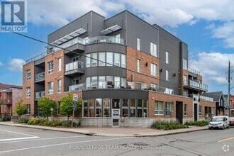 Building Photo - 390-390 Booth St