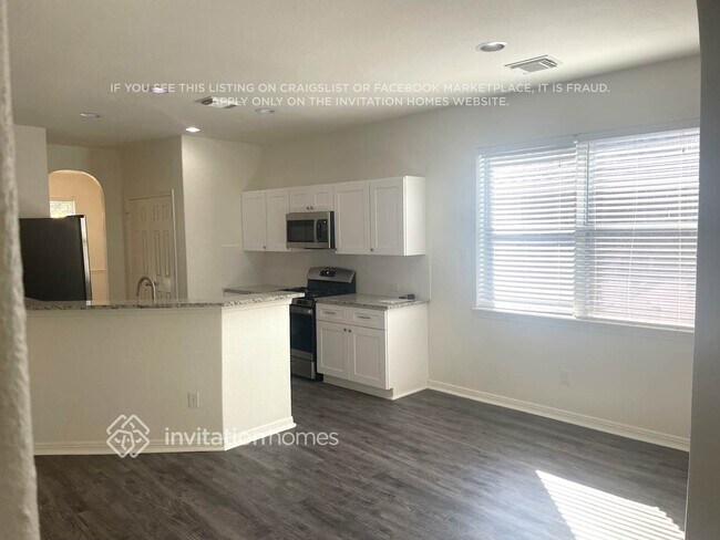 Foto del edificio - 411 Drake Ln