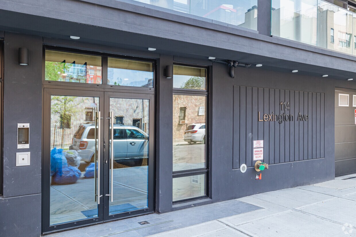 Entrada - Lexington Brooklyn