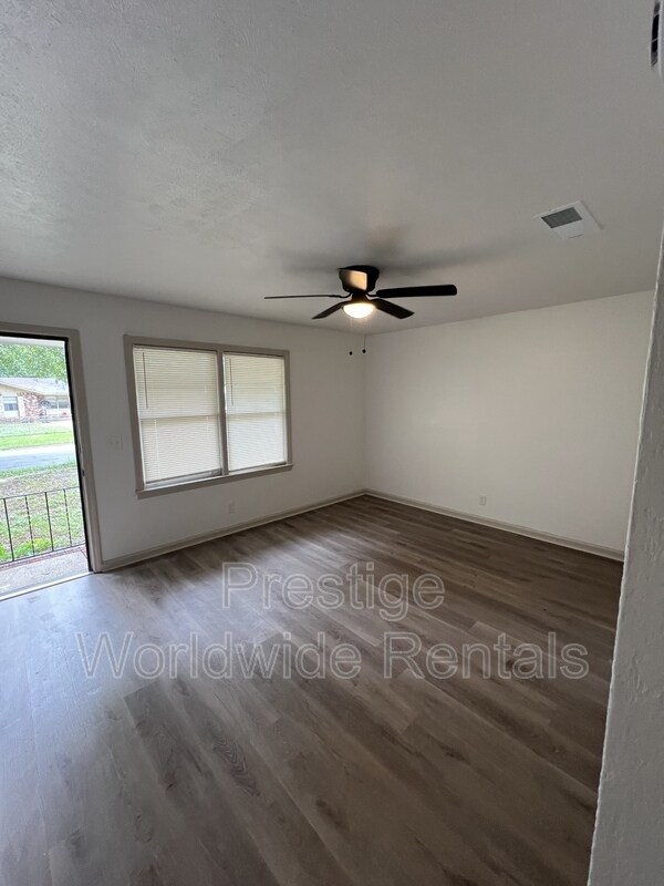 Foto del edificio - 2104 Wellborn Dr