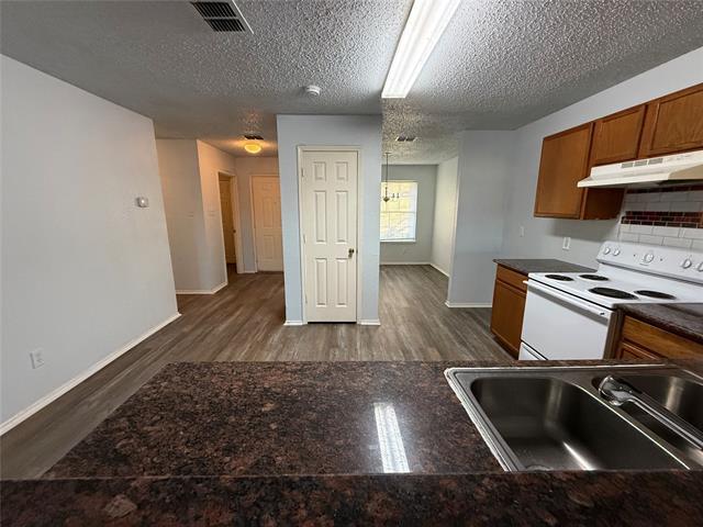 Building Photo - 1710 White Oak Rd