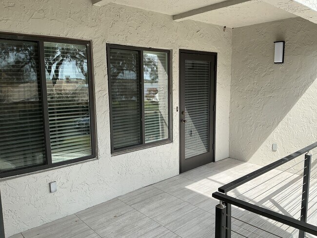 Foto del edificio - Lakeview Condo Available | Directly Across from Lake Hollingsworth