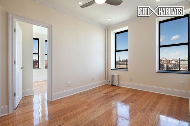 Building Photo - 442 Lorimer St