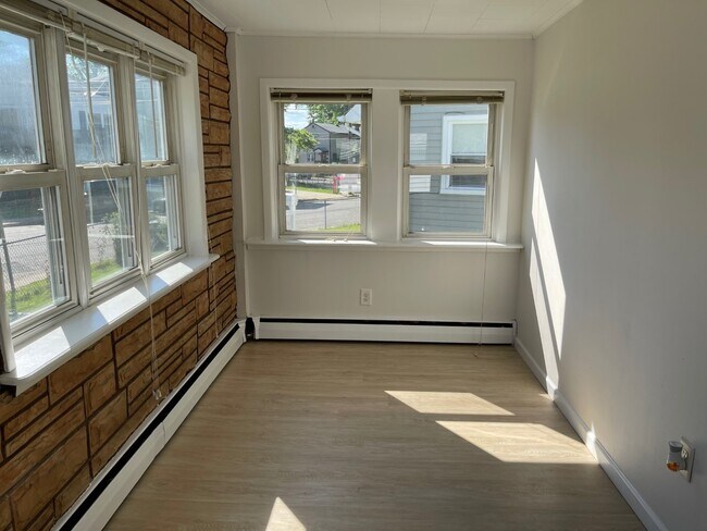 Enclosed Front Room - 3 Lakewood Ave