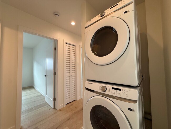 Foto del edificio - Bright 3BD/2BA Home in Encinitas with Natural Light, In-Unit Laundry & Easy Freeway Access