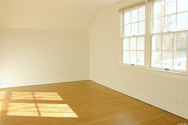 Foto del edificio - 66 Scudder Pl