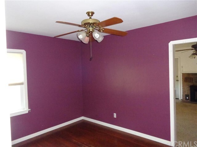 Building Photo - 464 E 6th Ave