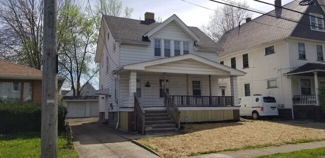 Building Photo - Brooklyn Centre Area - 4 Bedroom Single Fa...