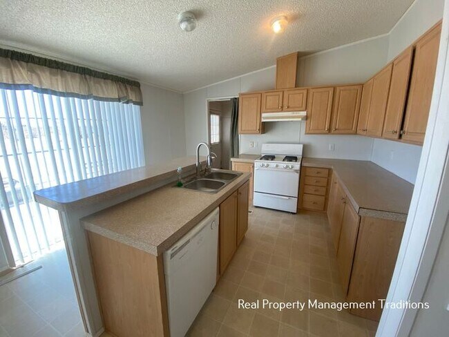 Foto del edificio - 4 + 2 in Littlerock, CA on 2.5 acres!!!