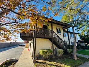 Building Photo - 10349 Carefree Dr