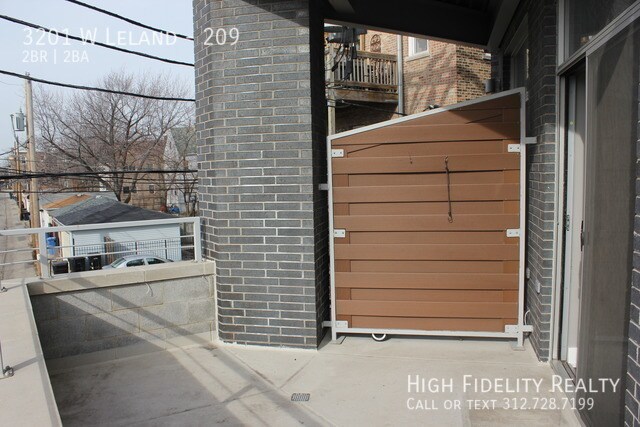 Building Photo - 3201 W Leland Ave