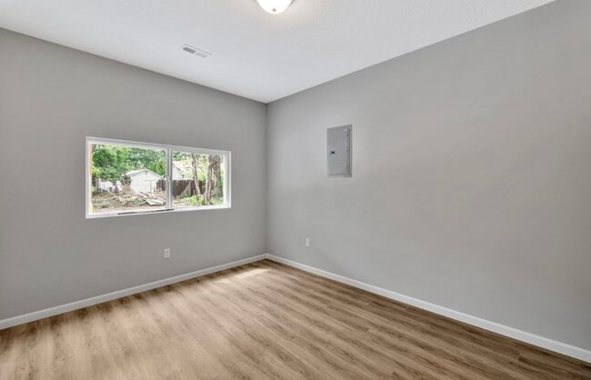 Building Photo - 649 S Pershing St