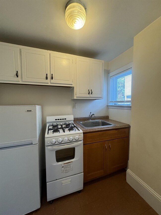 Building Photo - 379 Harvard St