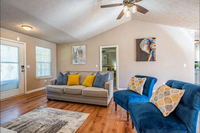 Building Photo - 7105 Diana Cir