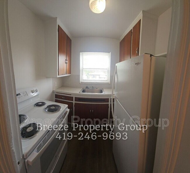 Foto del edificio - 2445 W Bancroft St