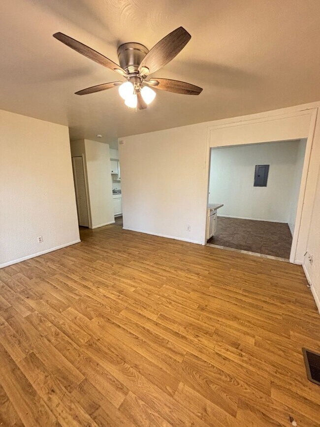 Foto del edificio - 1301 W Eureka St