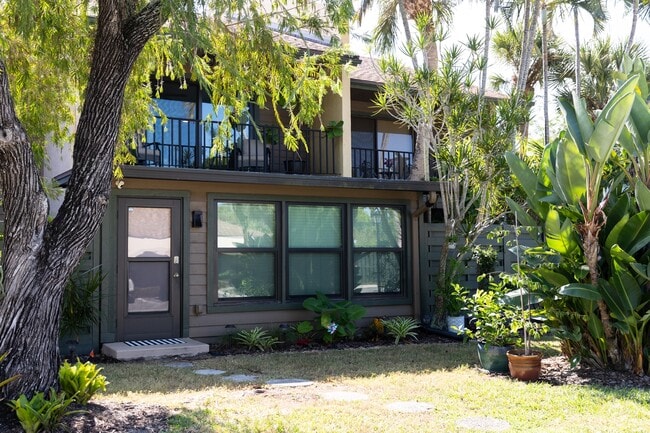 Exterior Entrance / Sunroom - 906 Sunridge Dr