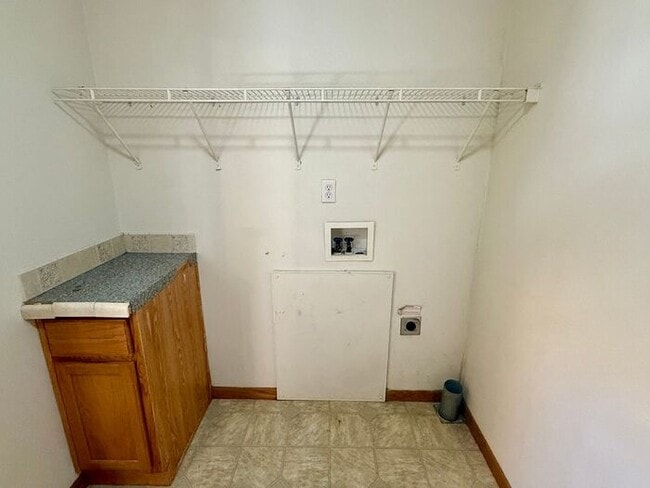 Building Photo - 3 Bed 2 Bath Duplex in Milliken with Overs...