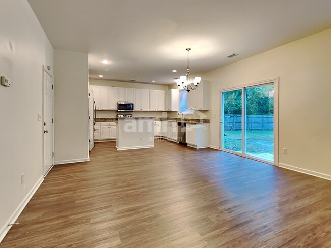 Foto del edificio - 113 Education Blvd