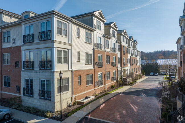 Building Photo - The Plaza at Tenafly