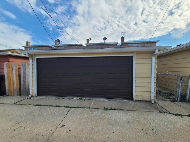 Building Photo - 5972 S Archer Ave