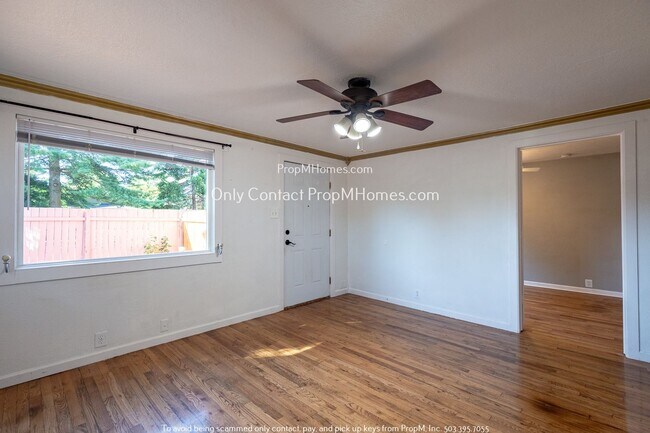 Foto del edificio - Charming Home with Ample Parking, Gardener...