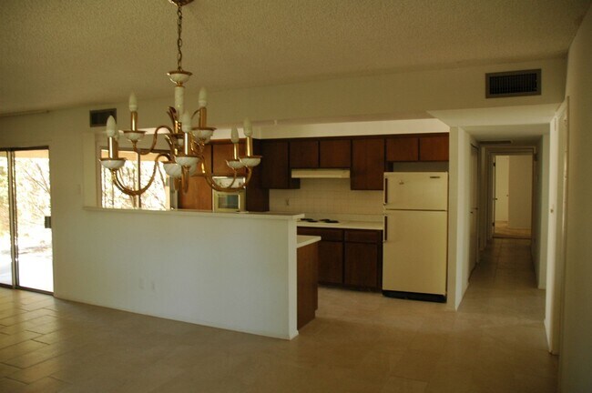 Building Photo - Charming 3 Bed 2 Bath in Central Phoenix l...