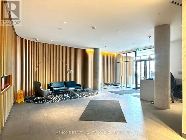 Building Photo - 120-120 Varna Dr