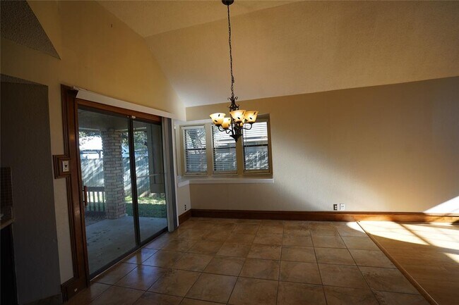 Building Photo - 2206 Raintree Path